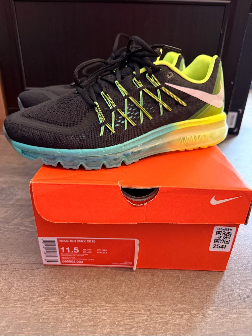 NEW Nike Air Max 2015 - Black/White/Volt